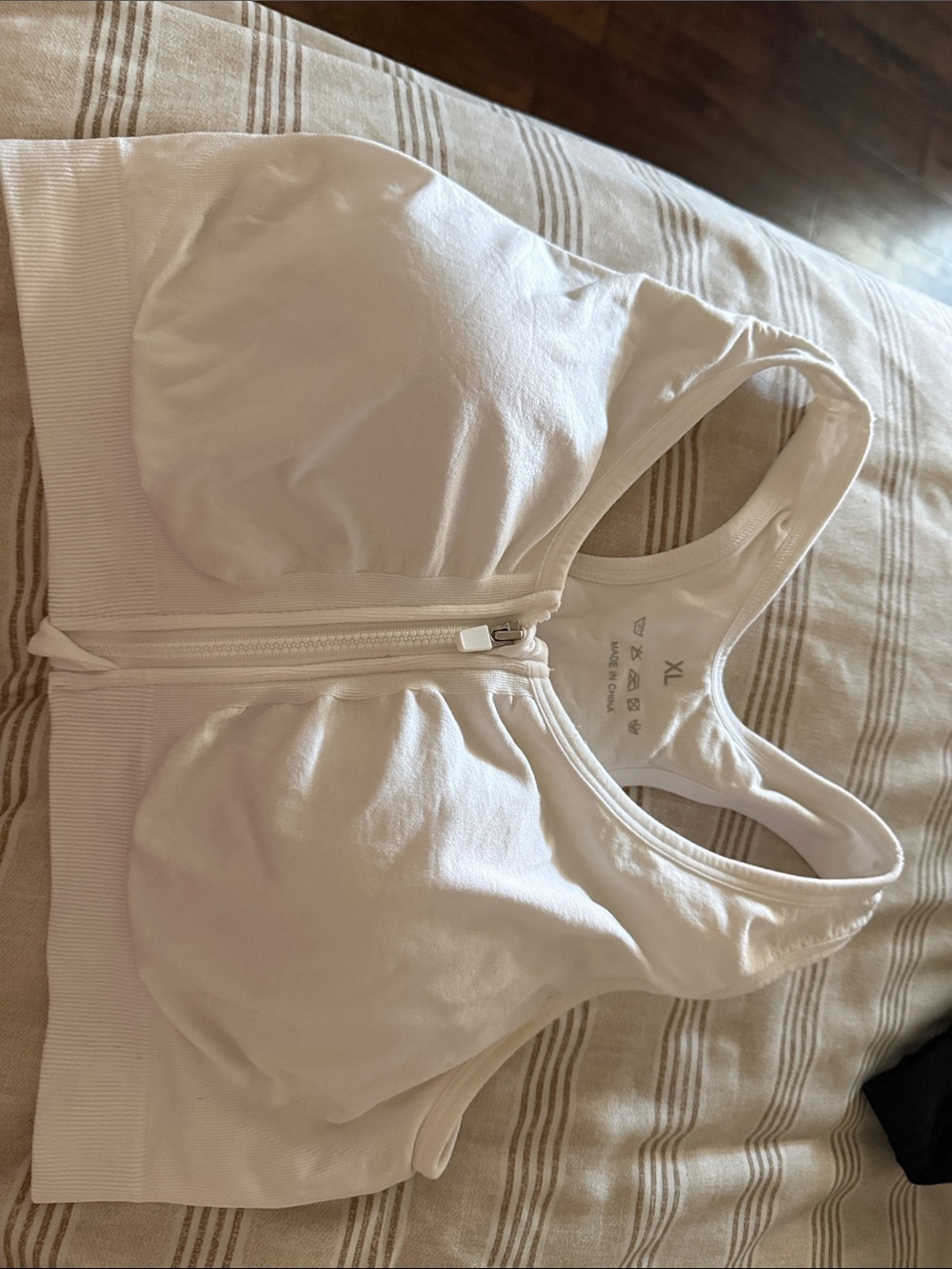 Amazon White Front-Zip Sports Bra - XL